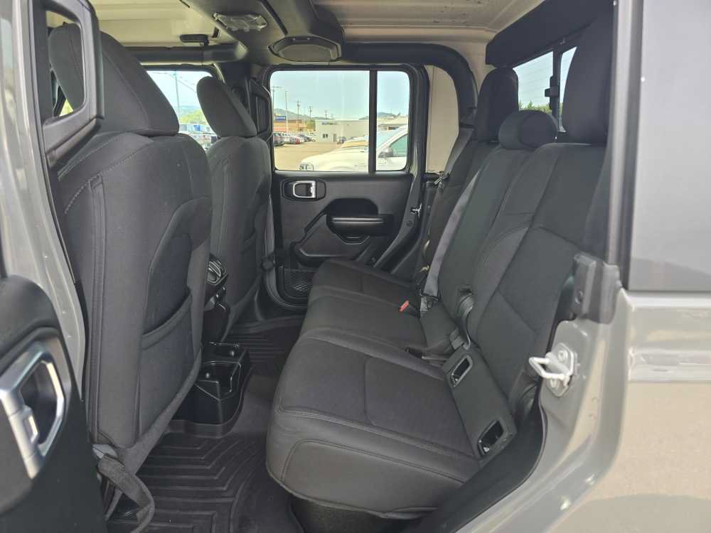 Used 2020 Jeep Gladiator Sport w/ Quick Order Package 24S AWD/4WD image 16