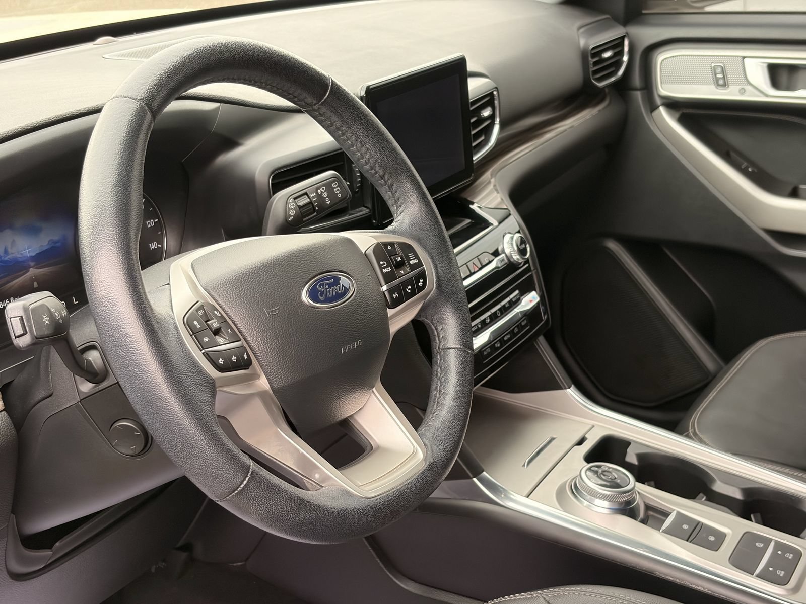 Certified 2023 Ford Explorer Limited w/ Hybrid Equipment Group 310A RWD image 16