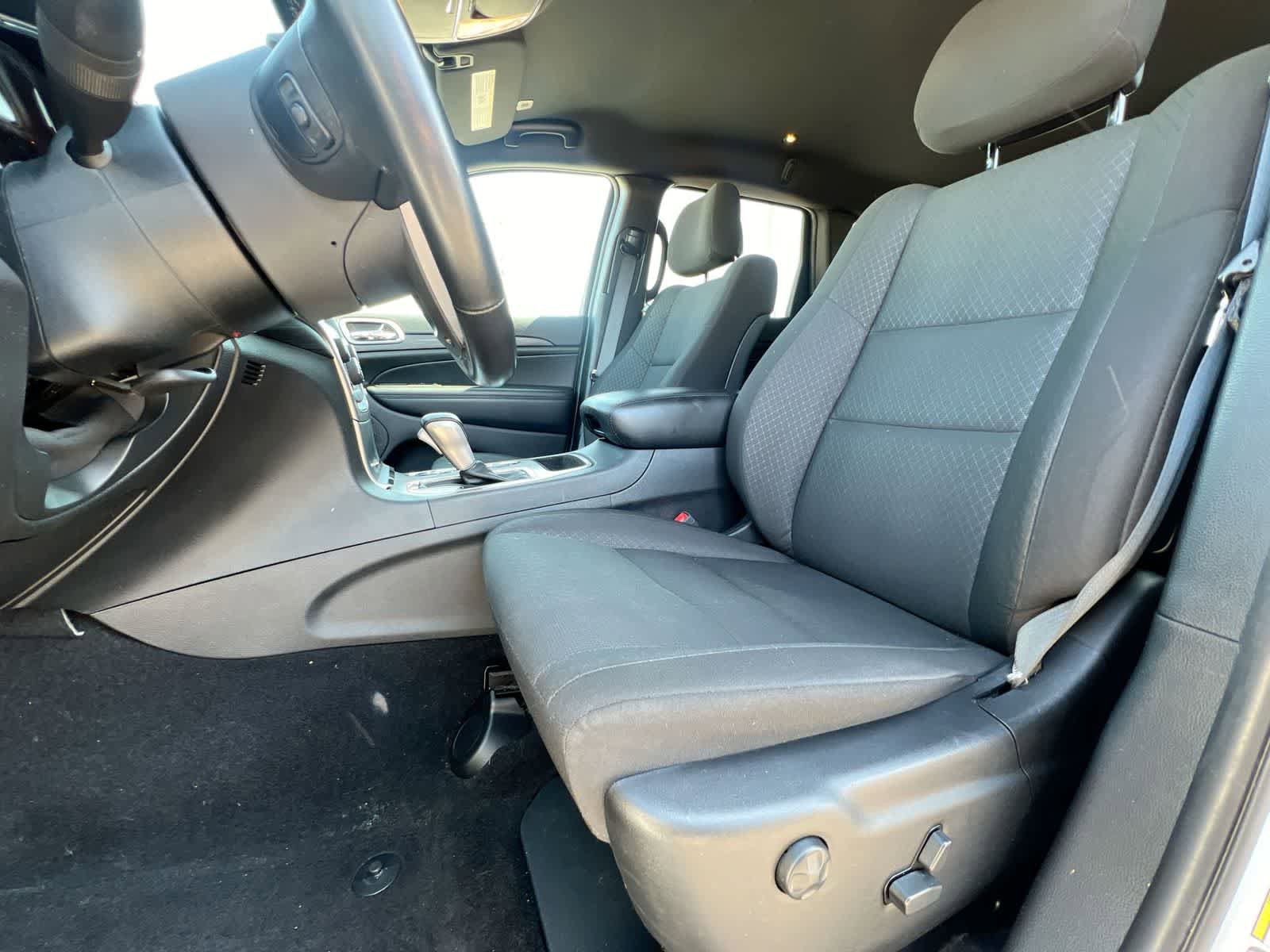 Used 2021 Jeep Grand Cherokee Laredo AWD/4WD image 16