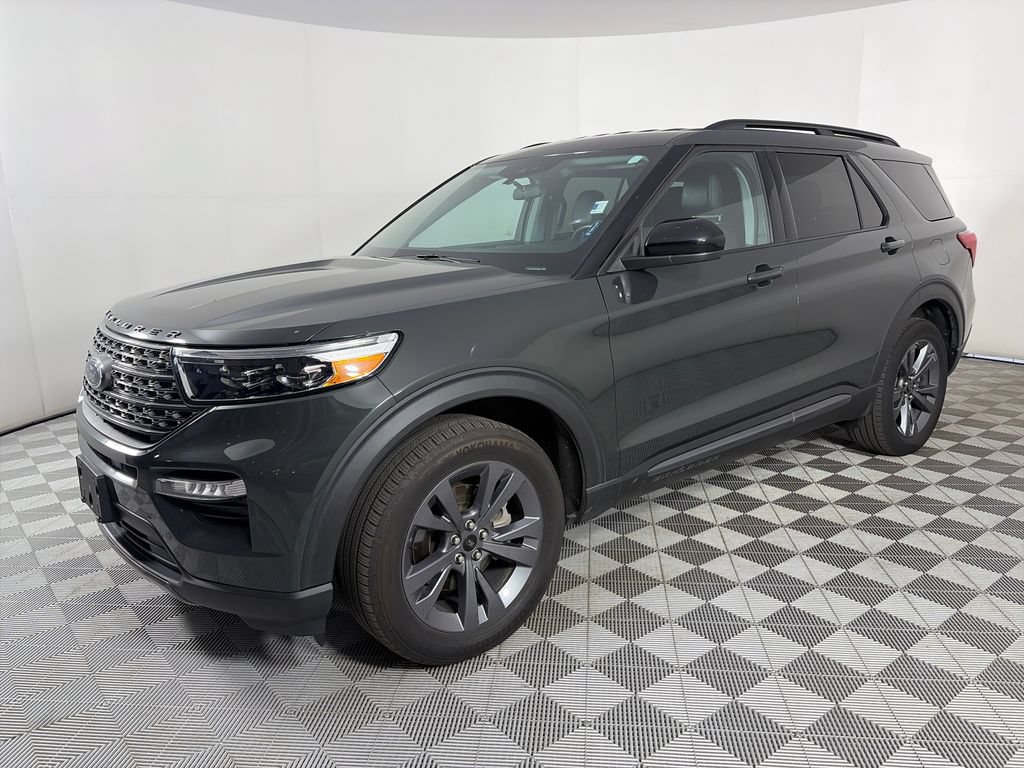 Certified 2024 Ford Explorer XLT w/ Equipment Group 202A AWD/4WD image 3