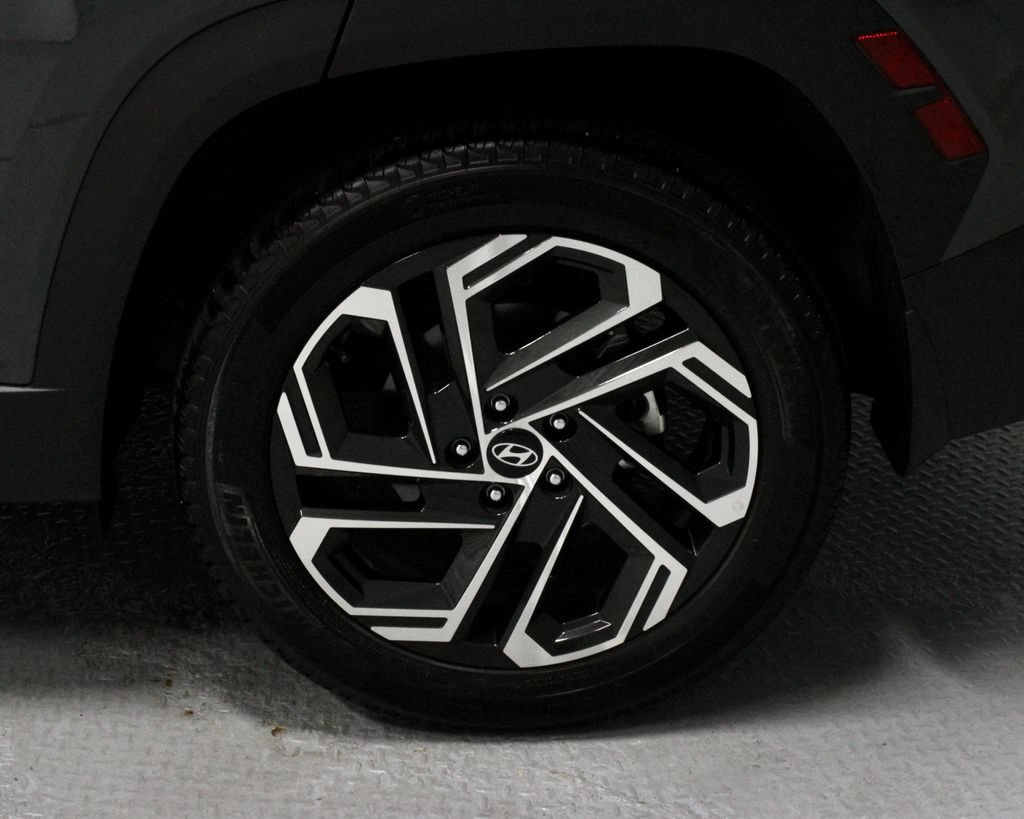 Used 2025 Hyundai Tucson Limited AWD/4WD image 19