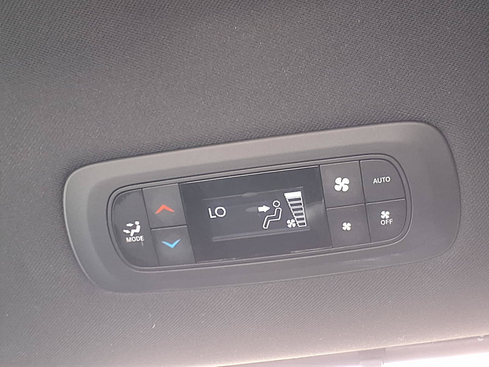 Used 2025 Chrysler Pacifica Select FWD image 21