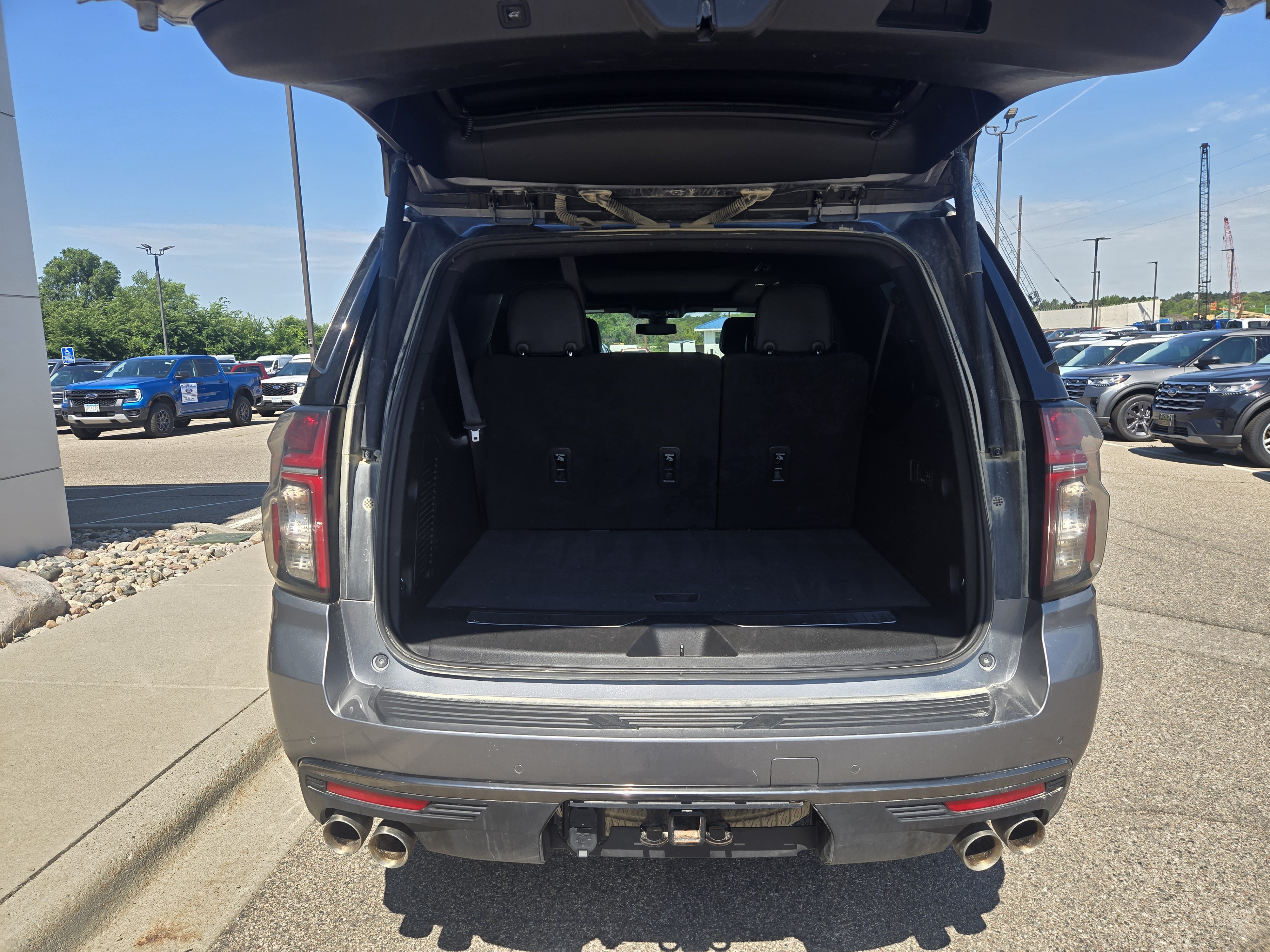 Used 2022 Chevrolet Suburban RST w/ Sport Performance Package AWD/4WD image 13