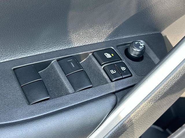 Used 2025 Toyota Corolla Cross L FWD image 26