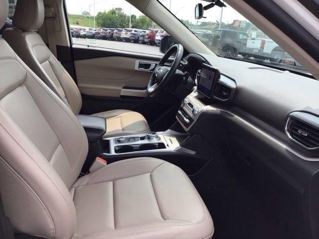 Certified 2023 Ford Explorer XLT w/ Equipment Group 202A AWD/4WD image 11