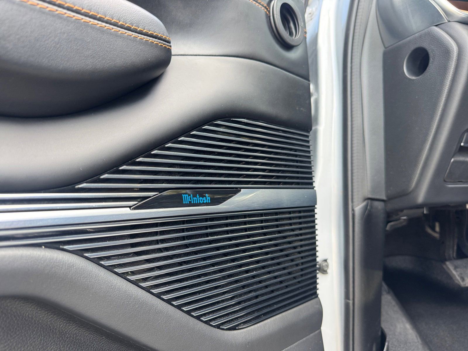 Used 2022 Jeep Grand Wagoneer Series III w/ Rear Seat Video Group 1 image 25