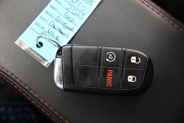 Used 2023 Jeep Renegade Trailhawk AWD/4WD image 21