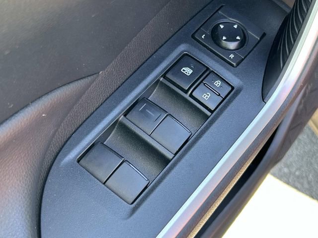 Used 2022 Toyota RAV4 LE FWD image 30
