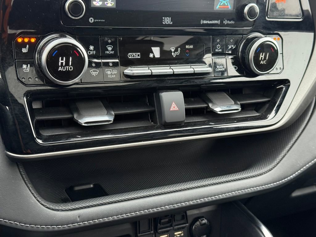 Used 2021 Toyota Highlander Limited image 21