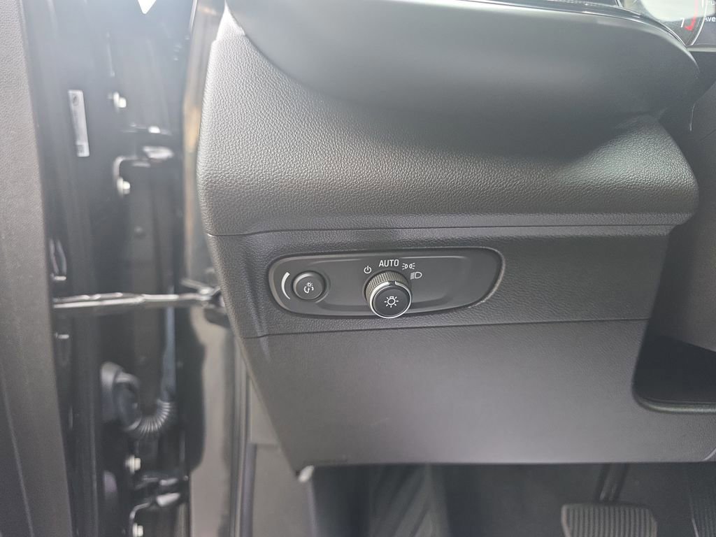 Used 2023 Buick Envision Essence AWD/4WD image 23