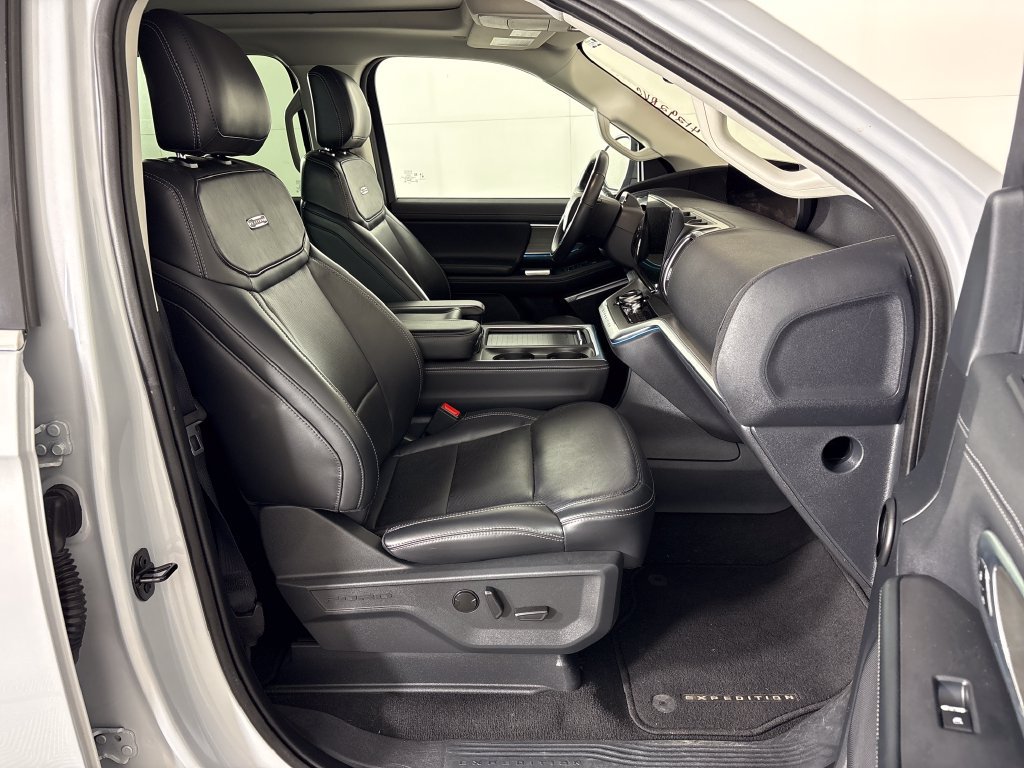 Certified 2025 Ford Expedition Platinum AWD/4WD image 7