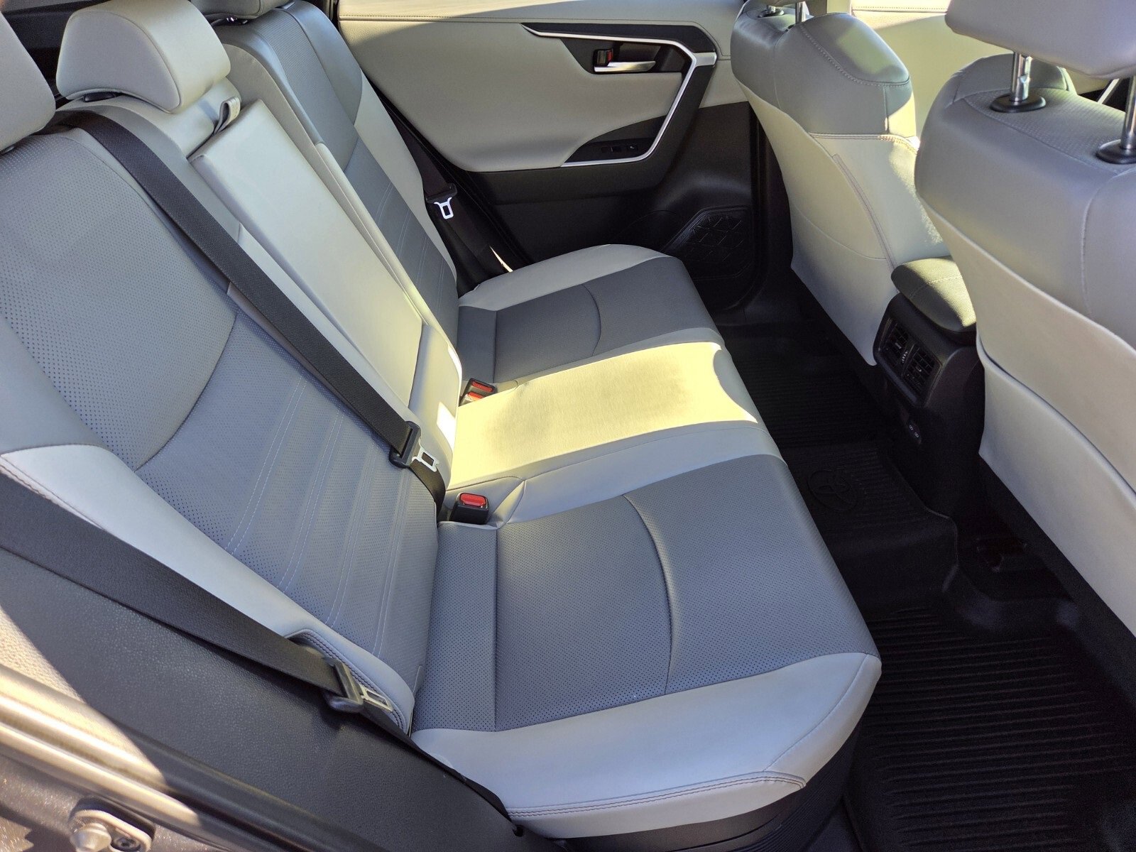 Used 2024 Toyota RAV4 Limited image 15