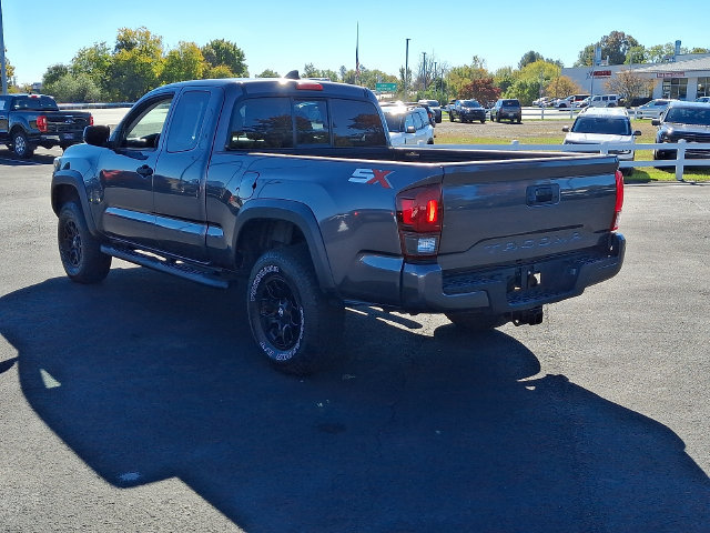 Used 2020 Toyota Tacoma SR w/ SX Package AWD/4WD image 9