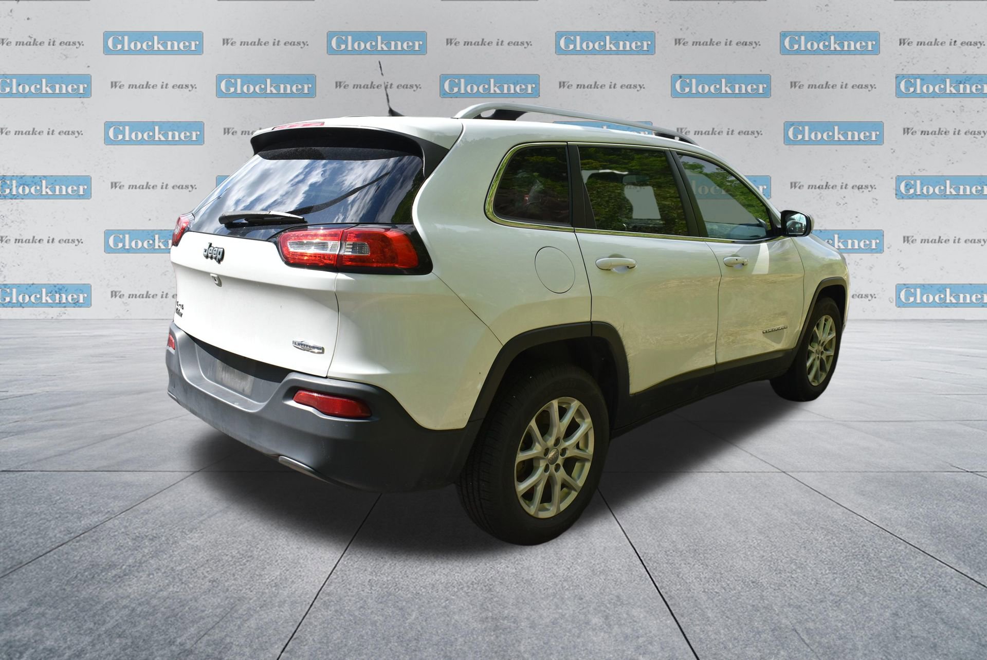 Used 2018 Jeep Cherokee Latitude Plus w/ Cold Weather Group AWD/4WD image 14