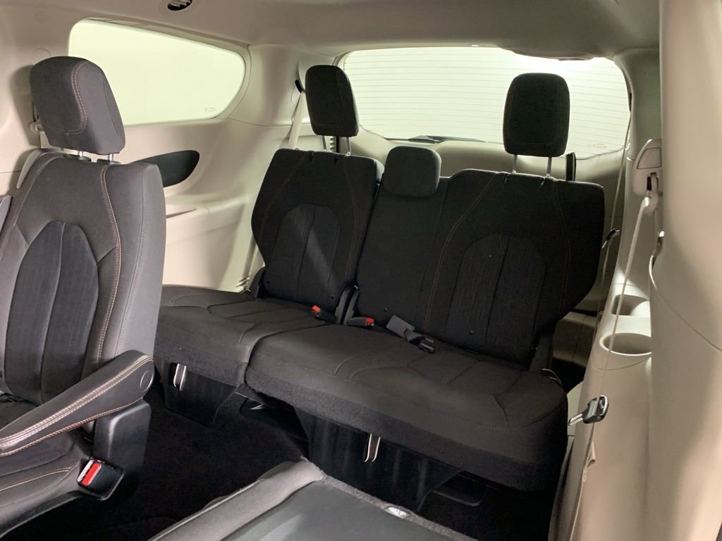 Used 2020 Chrysler Pacifica Touring w/ Advanced Safetytec Group FWD image 31