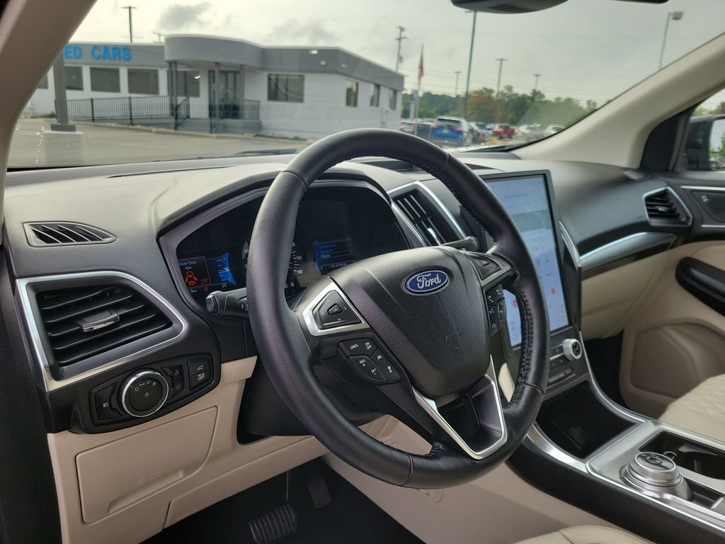 Certified 2023 Ford Edge Titanium w/ Equipment Group 301A AWD/4WD image 22
