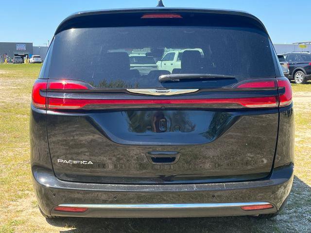 Used 2025 Chrysler Pacifica Select FWD image 4