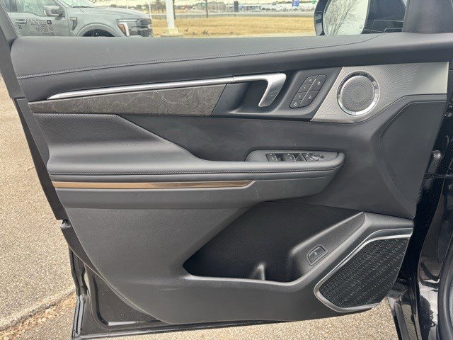 Used 2025 Buick Enclave Avenir w/ Trailering Package, 5000 lbs. image 10