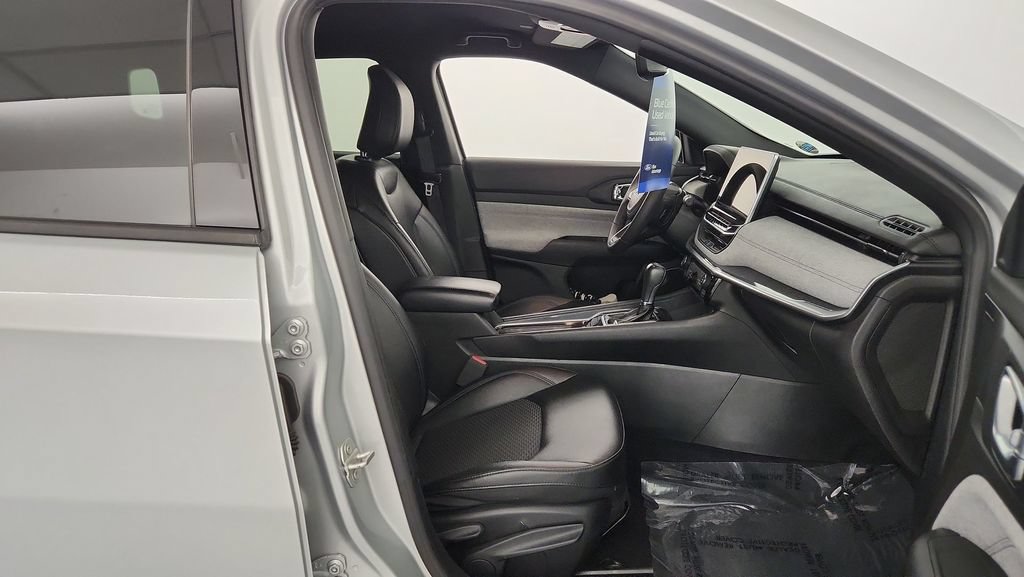 Used 2024 Jeep Compass Latitude AWD/4WD image 28