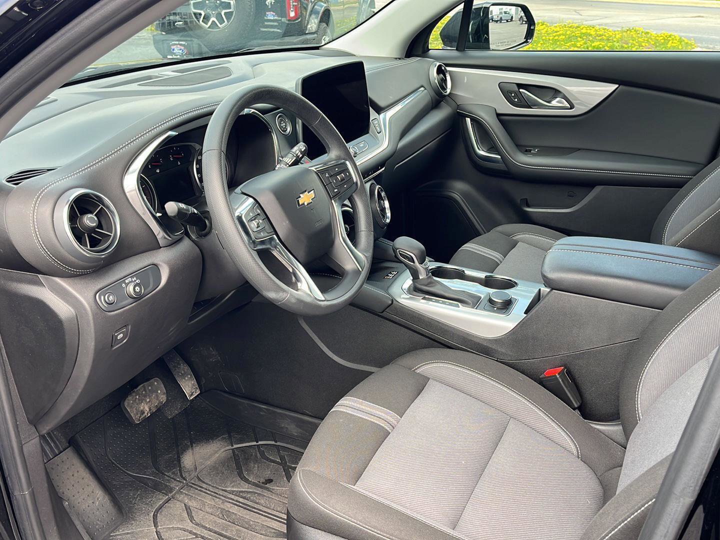 Used 2024 Chevrolet Blazer LT w/ Convenience Package image 9