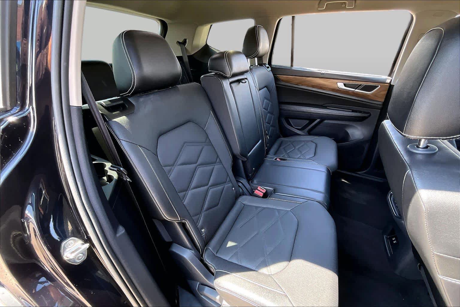 Used 2025 Volkswagen Atlas SE FWD image 19