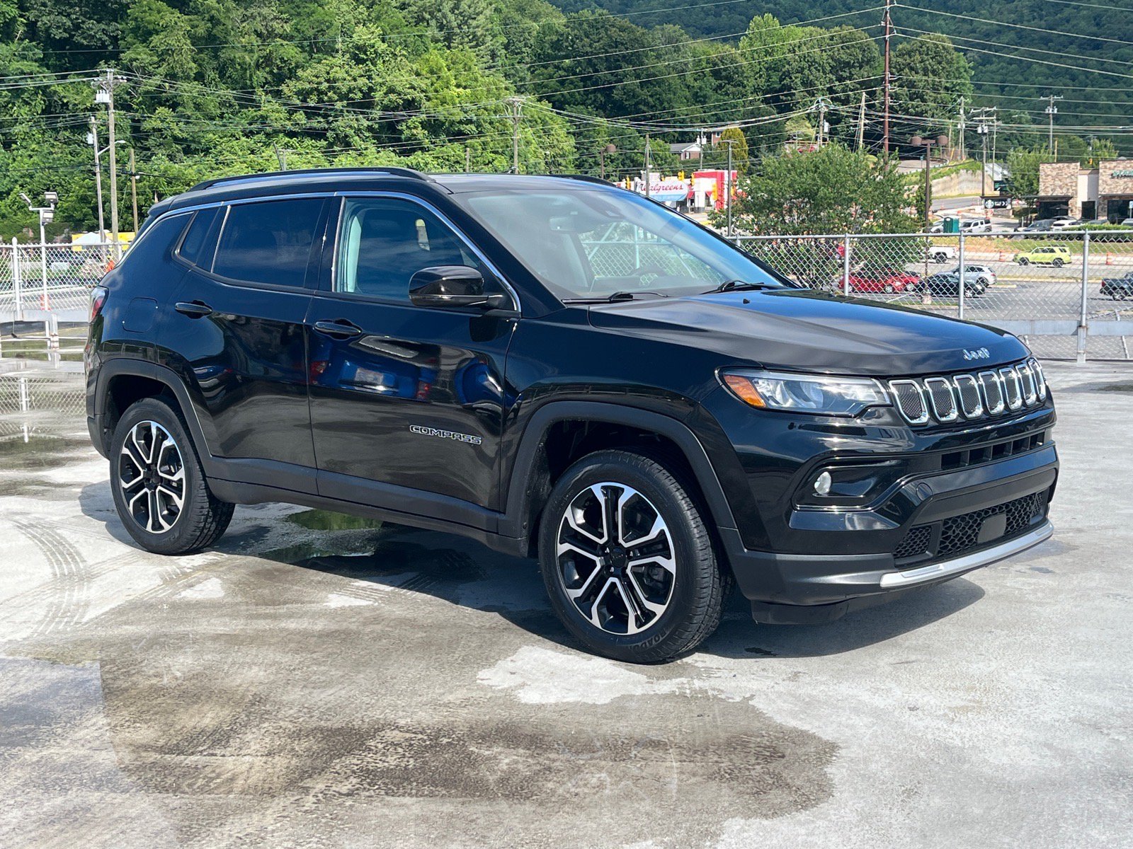 Used 2022 Jeep Compass Limited w/ Sun and Sound Group AWD/4WD image 1