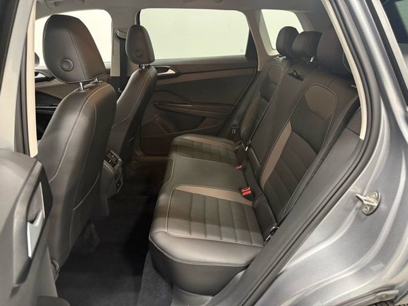 Used 2022 Volkswagen Taos SEL image 33