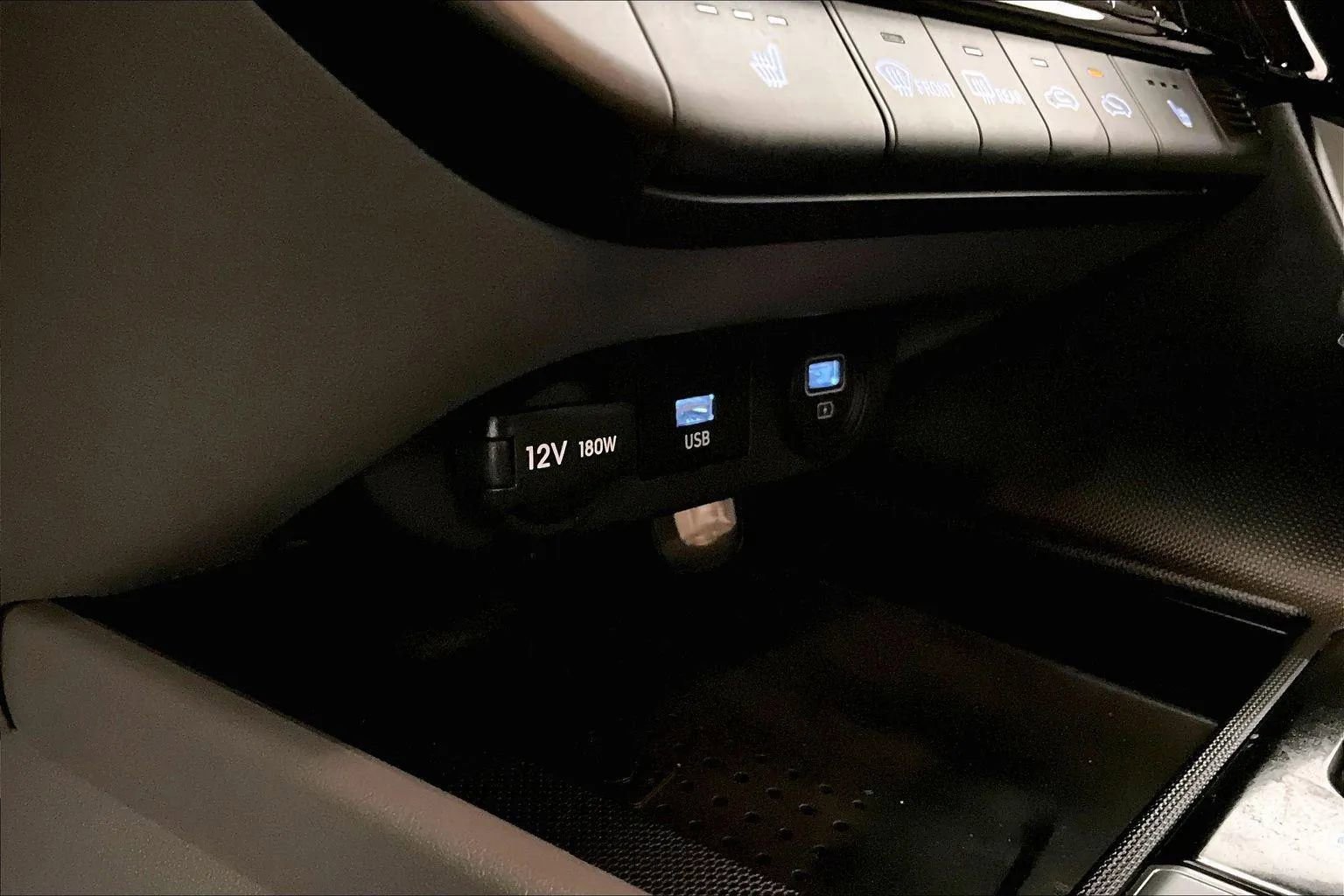 Used 2023 Hyundai Elantra SEL w/ Convenience Package image 31