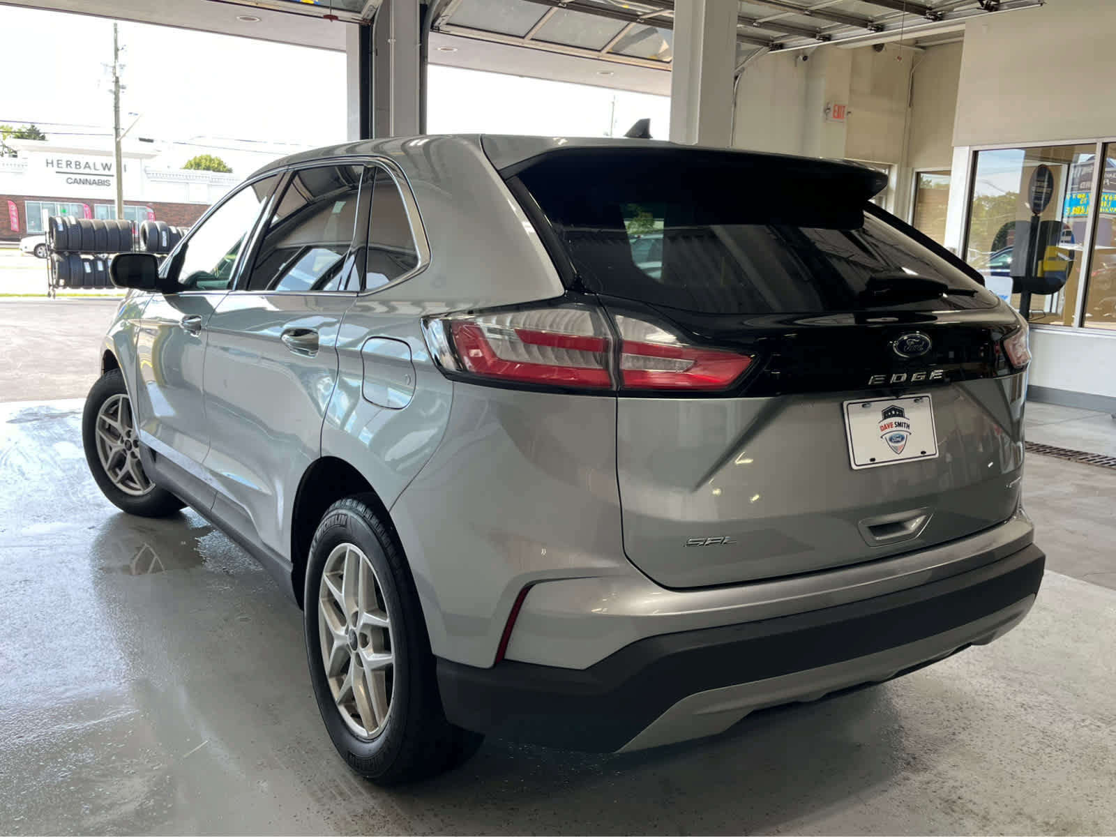 Certified 2024 Ford Edge SEL w/ Convenience Package AWD/4WD image 6