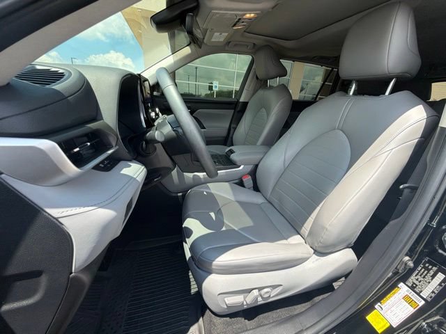Used 2024 Toyota Highlander XLE AWD/4WD image 10