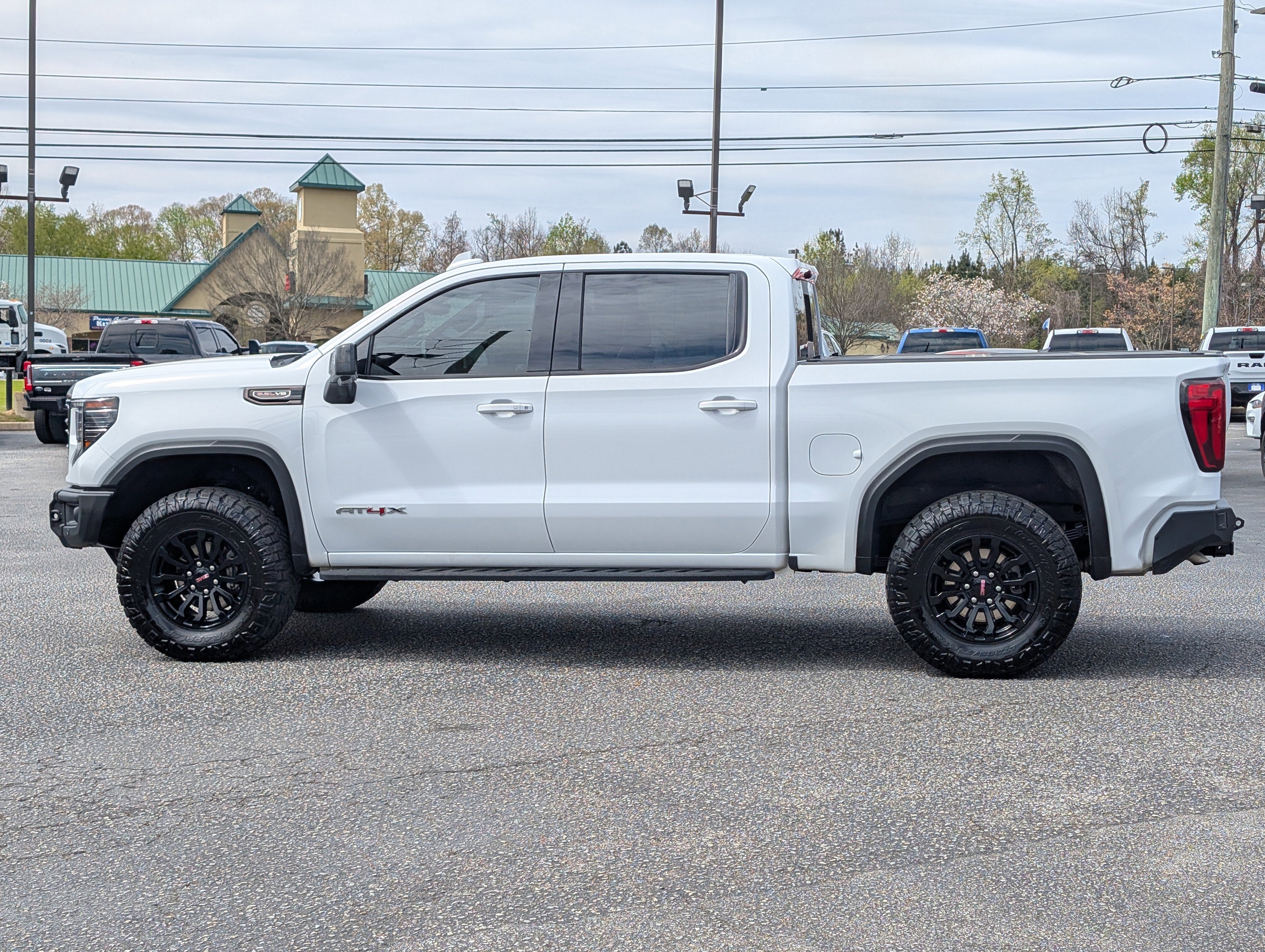 Used 2023 GMC Sierra 1500 AT4X image 6