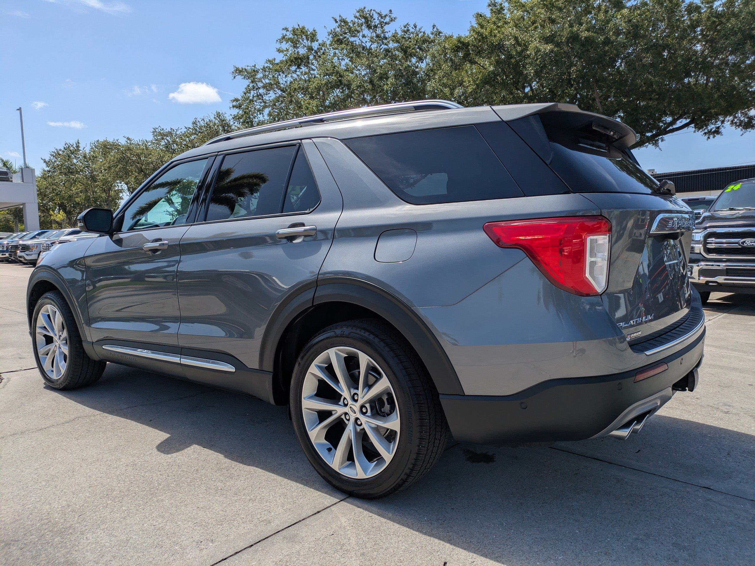 Certified 2021 Ford Explorer Platinum w/ Equipment Group 601A AWD/4WD image 6