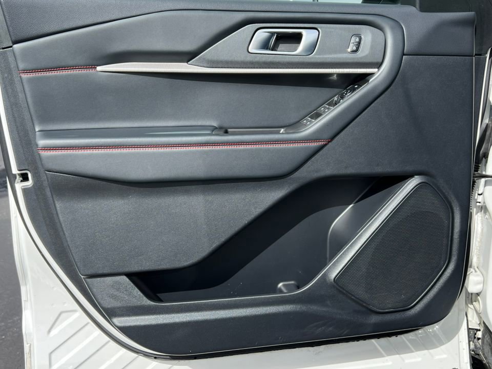 Certified 2025 Ford Explorer ST-Line image 21