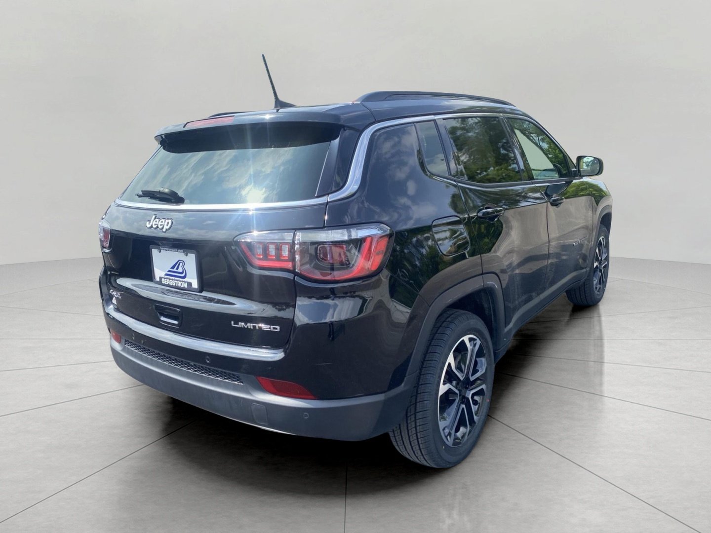 Used 2023 Jeep Compass Limited w/ Sun and Sound Group AWD/4WD image 9