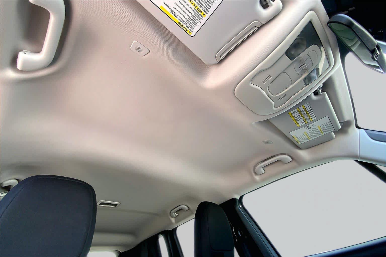 Used 2018 Jeep Renegade Latitude FWD image 14