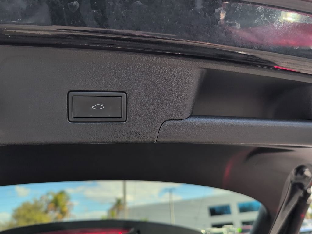 Used 2021 Volkswagen Atlas Cross Sport SE image 13