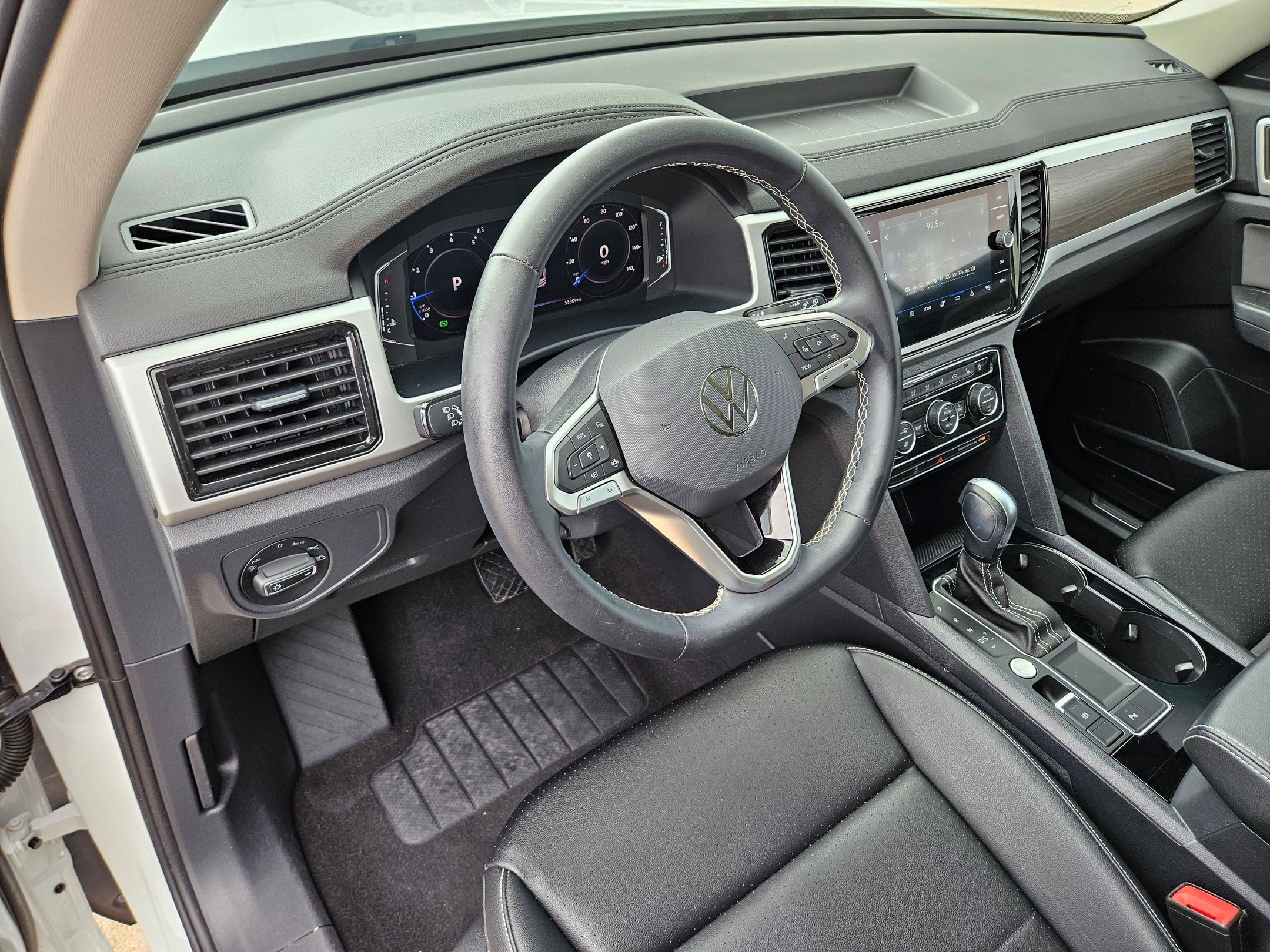 Used 2023 Volkswagen Atlas SE w/ Panoramic Sunroof Package FWD image 16