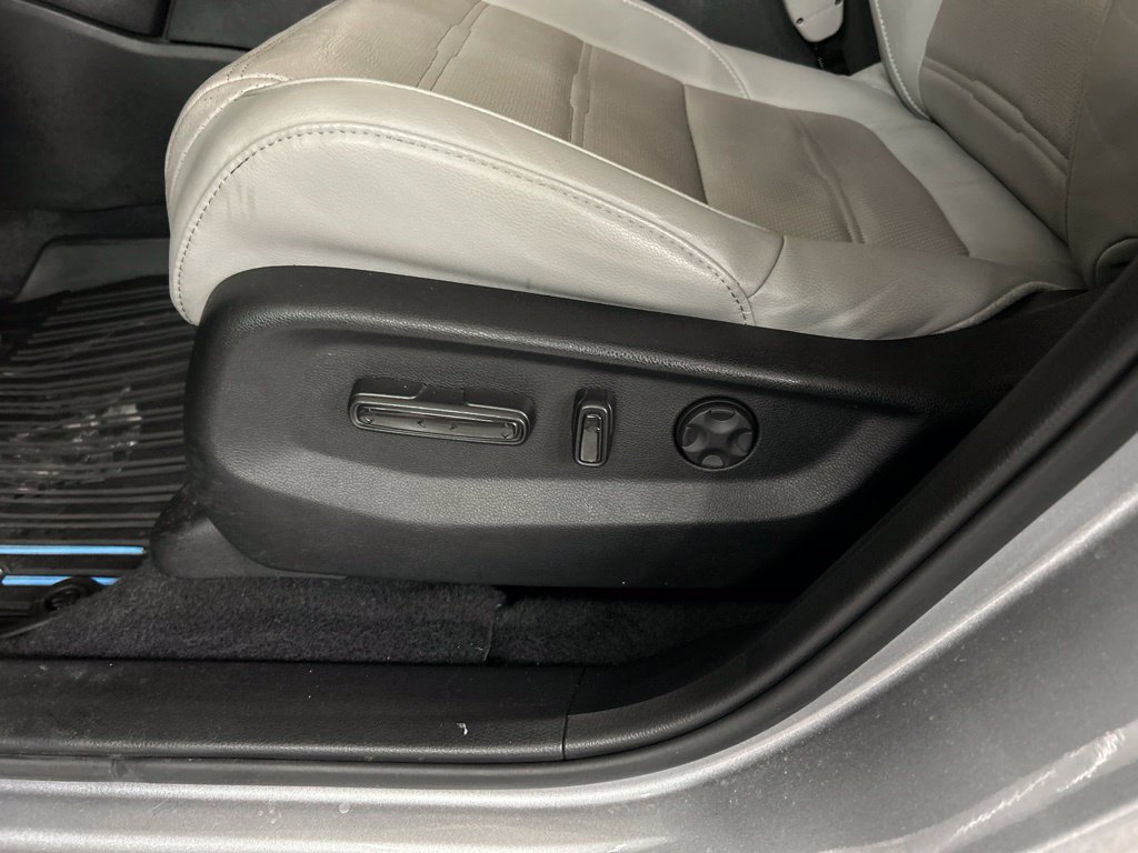Used 2022 Honda CR-V Touring image 11