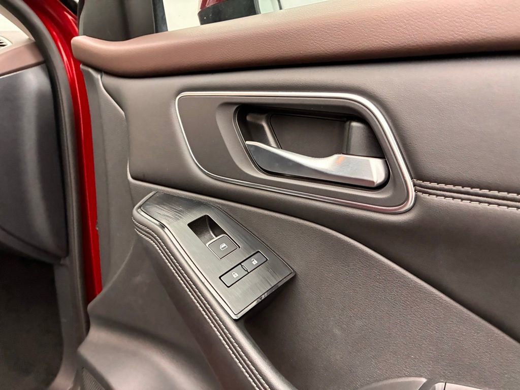 Used 2021 Nissan Rogue SL image 26