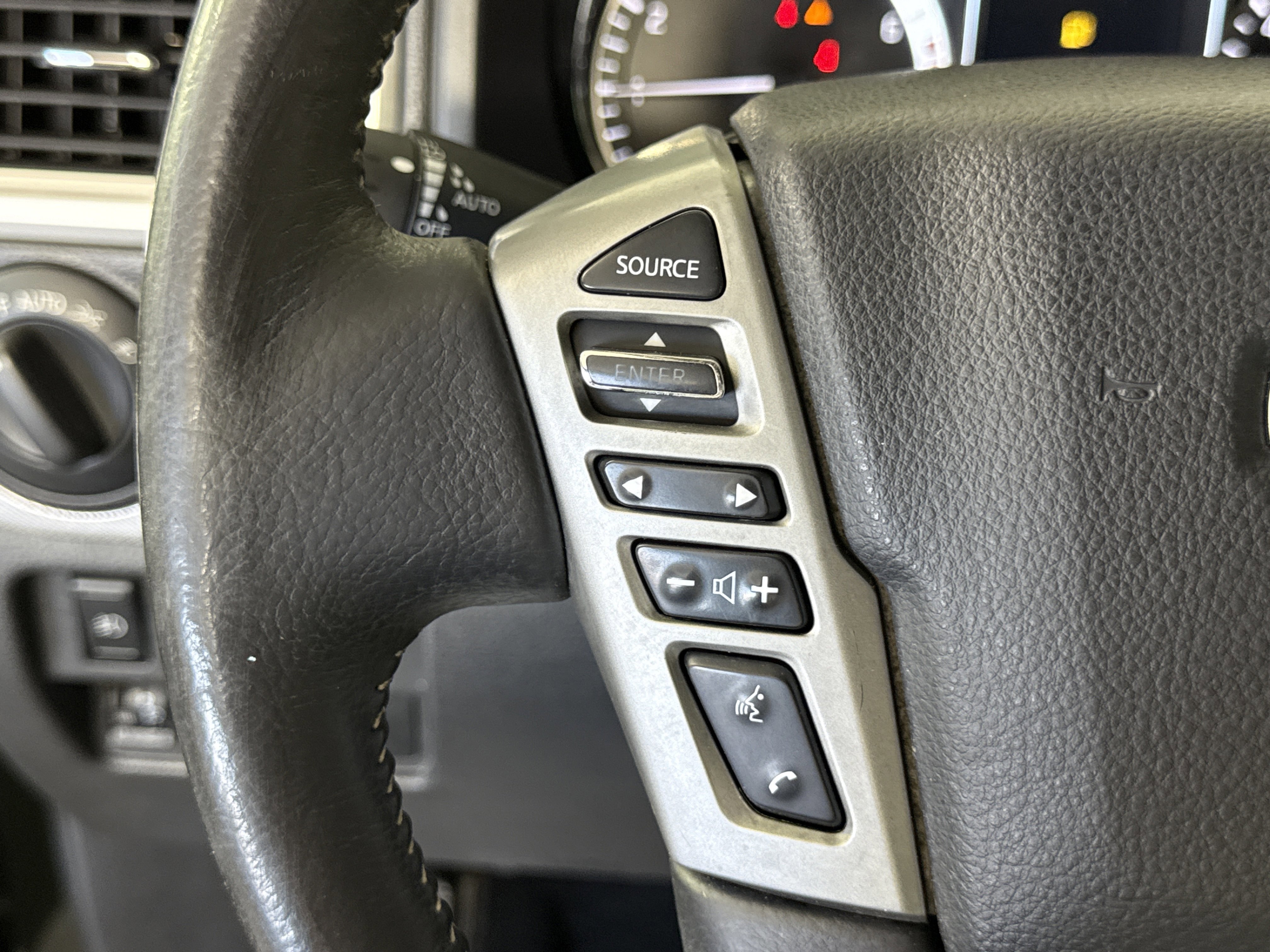 Used 2019 Nissan Titan PRO-4X image 25