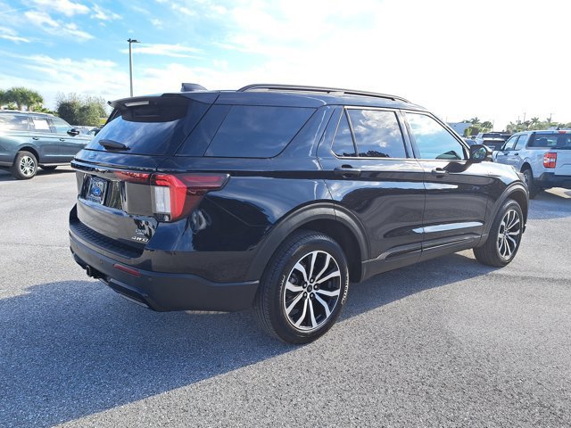 Certified 2025 Ford Explorer ST-Line image 4