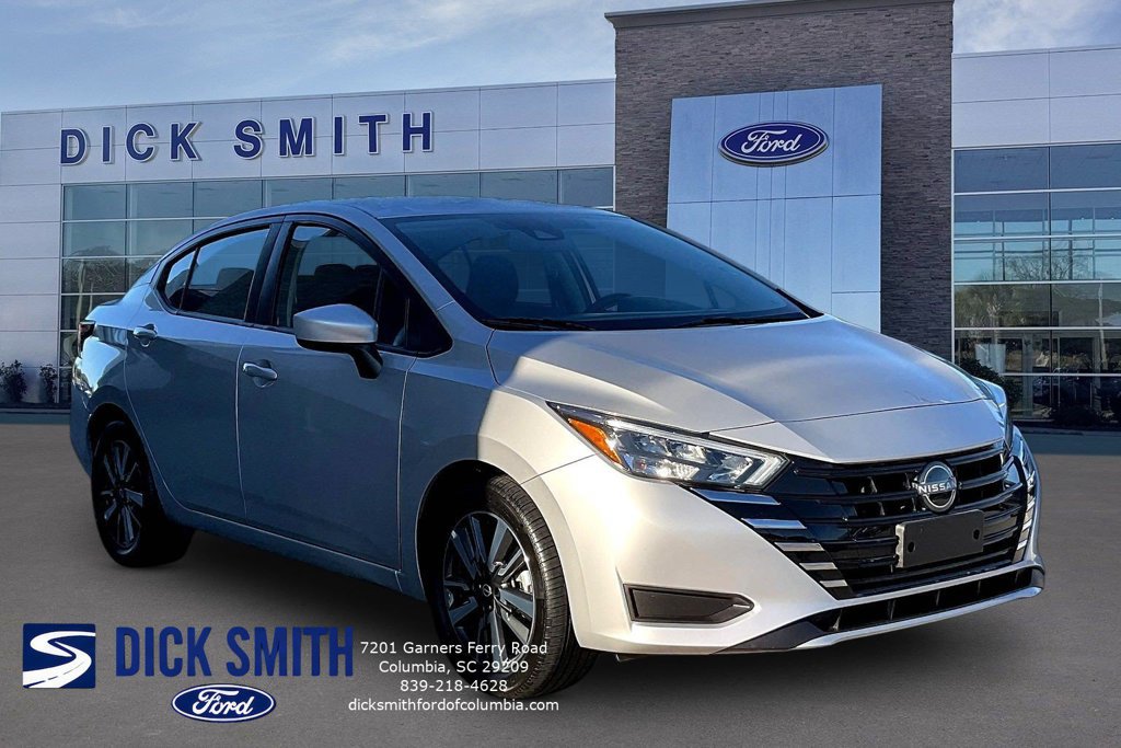 Used 2025 Nissan Versa SV FWD image 3