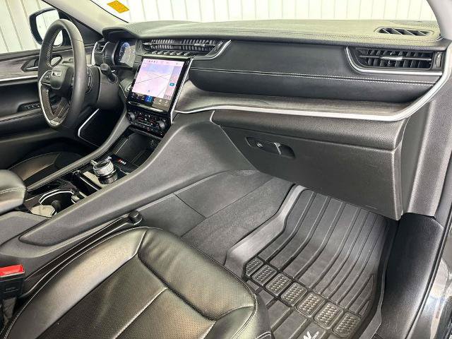 Used 2023 Jeep Grand Cherokee L Limited w/ Luxury Tech Group II AWD/4WD image 18