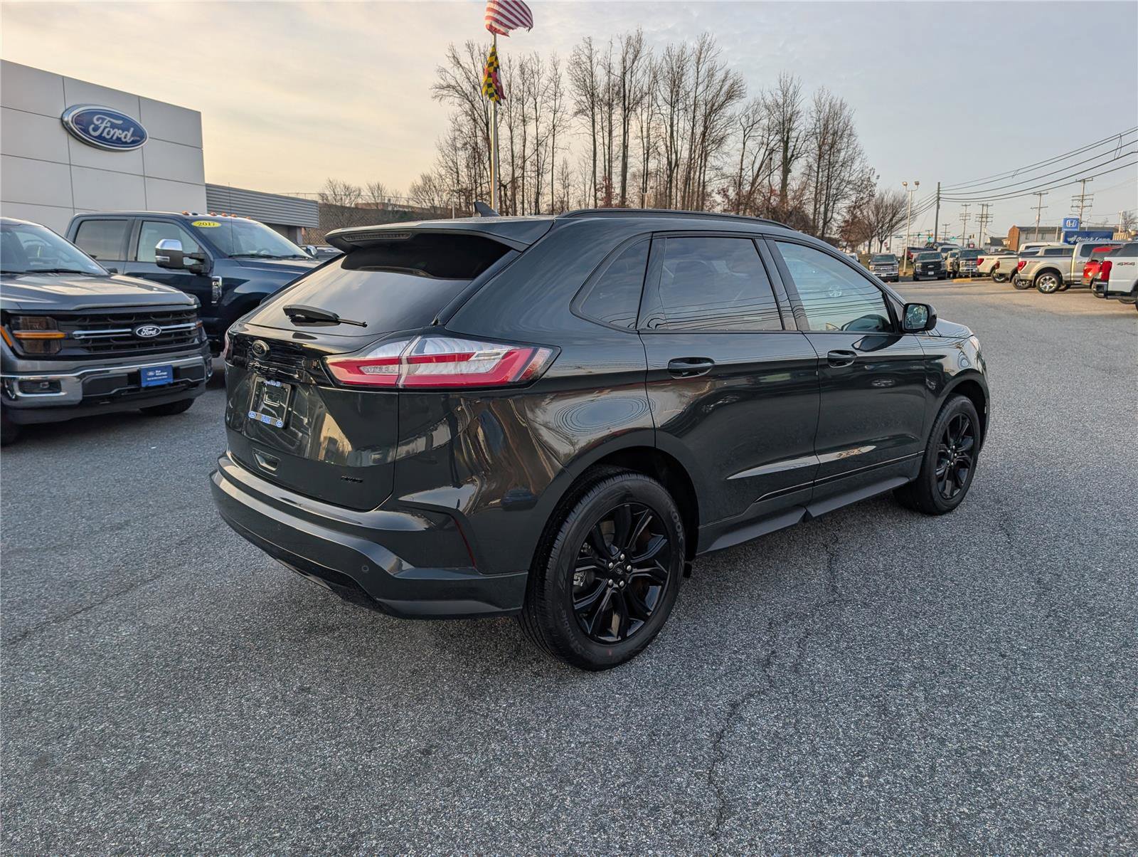 Certified 2024 Ford Edge SE w/ Black Appearance Package image 5