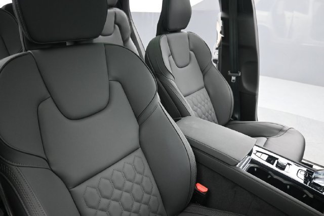 Used 2025 Volvo XC90 B6 Plus w/ Protection Package Premier AWD/4WD image 35