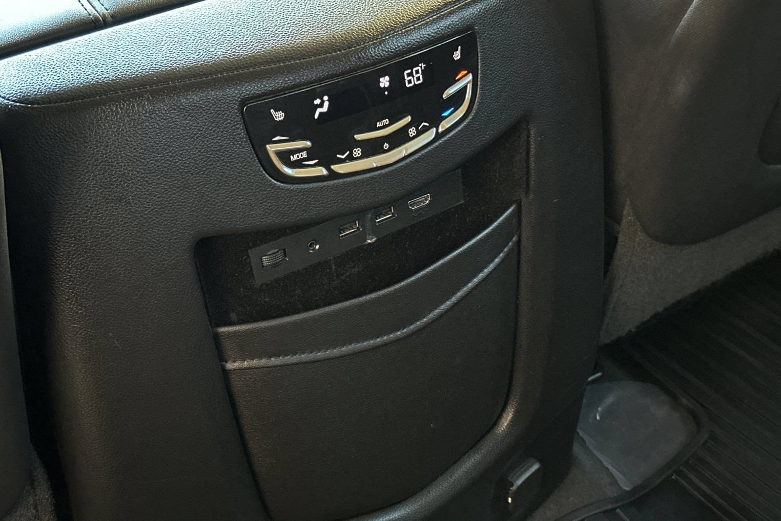 Used 2018 Cadillac Escalade Premium Luxury AWD/4WD image 44