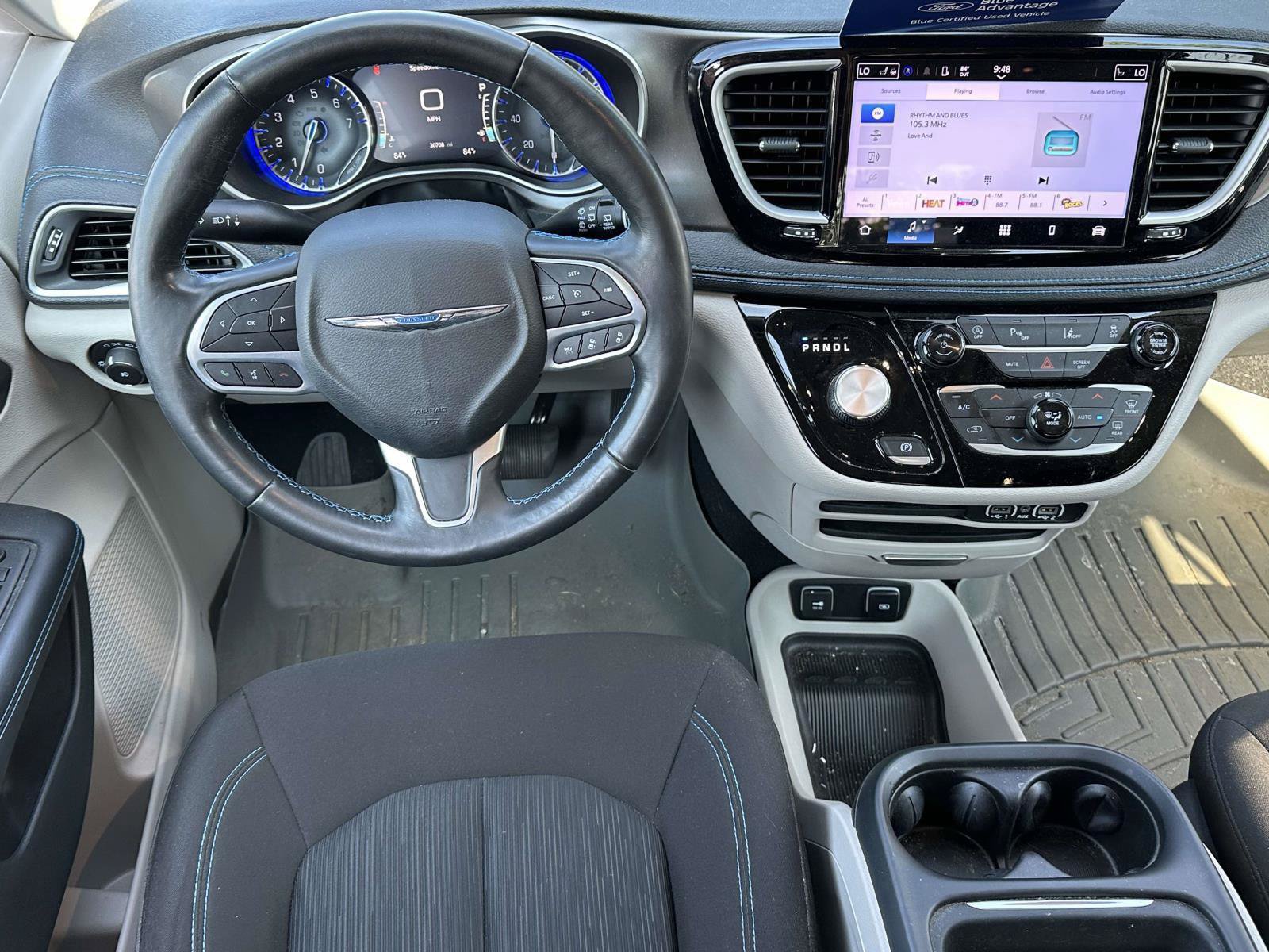Used 2021 Chrysler Pacifica Touring w/ Cold Weather Group FWD image 10