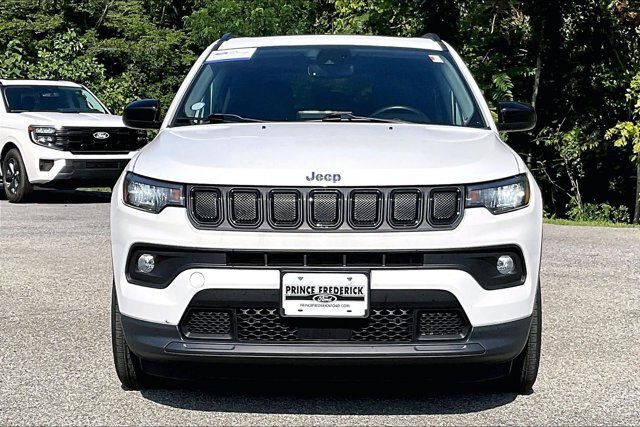Used 2022 Jeep Compass Latitude w/ Sun and Sound Group FWD image 2