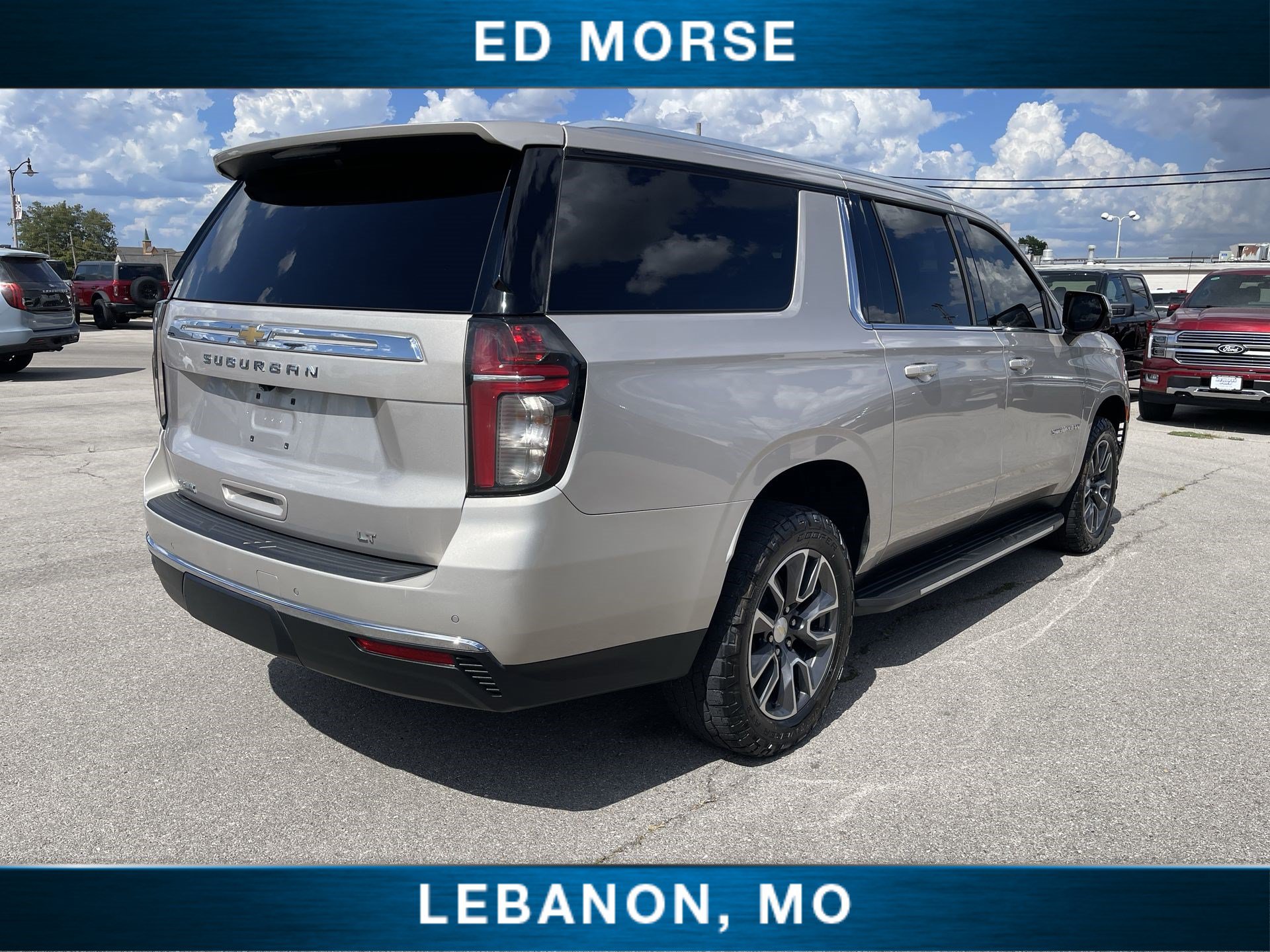 Used 2021 Chevrolet Suburban LT w/ LT Signature Plus Package AWD/4WD image 8