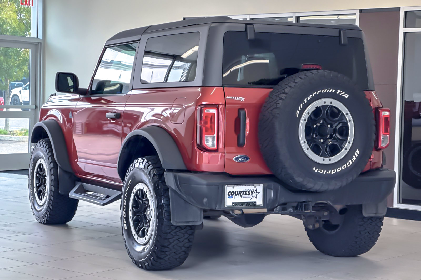 Certified 2022 Ford Bronco Black Diamond w/ Sasquatch Package AWD/4WD image 6